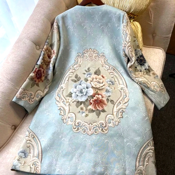 ❤️SOLD ❤️Tailored Jaquard Coat with 3D Embroidered Flowers with Beadeds. NWT. - Picture 10 of 16